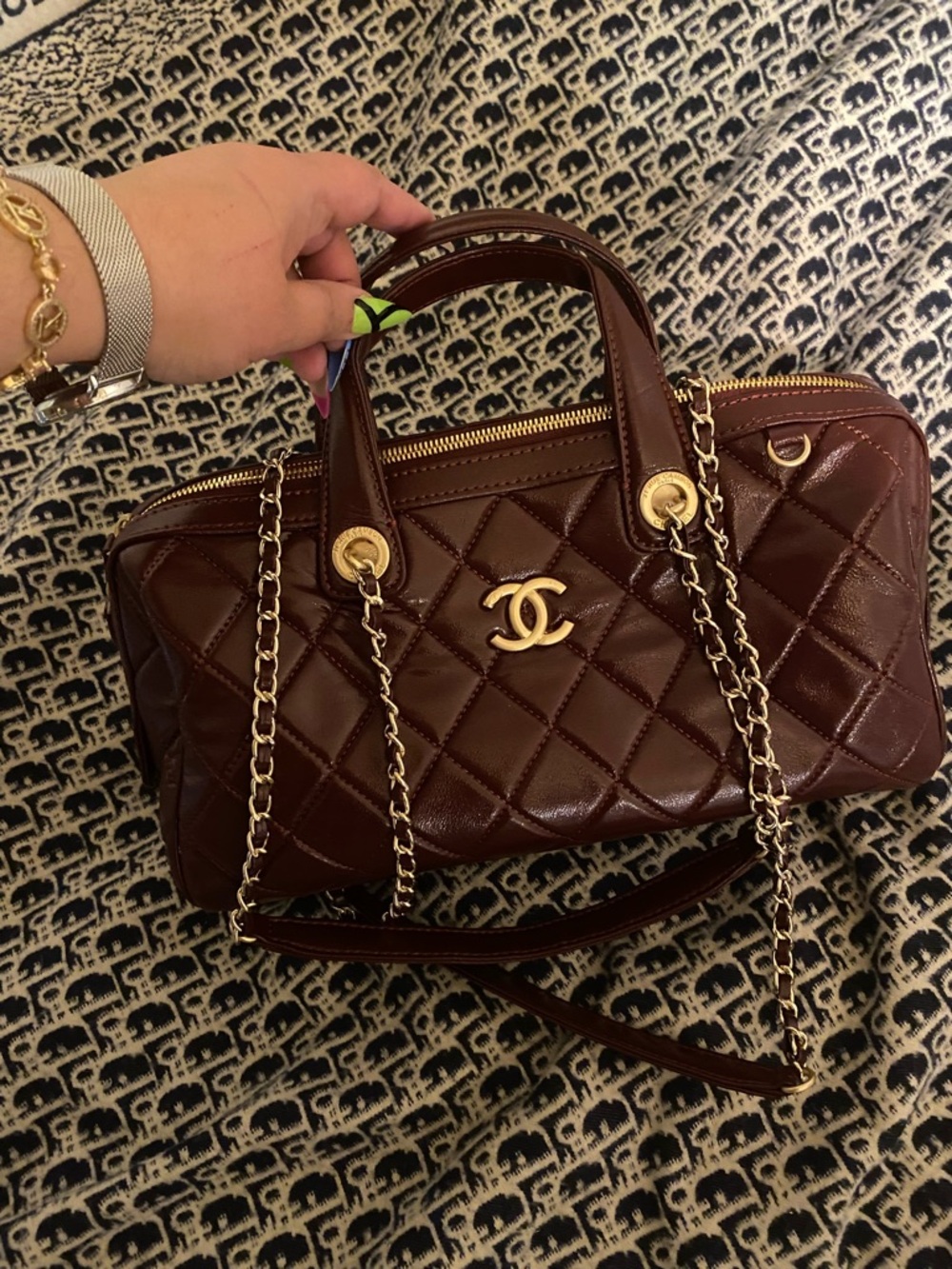 CHANEL Quilted Leather Shoulder Bag in Burgundy with Gold Hardware